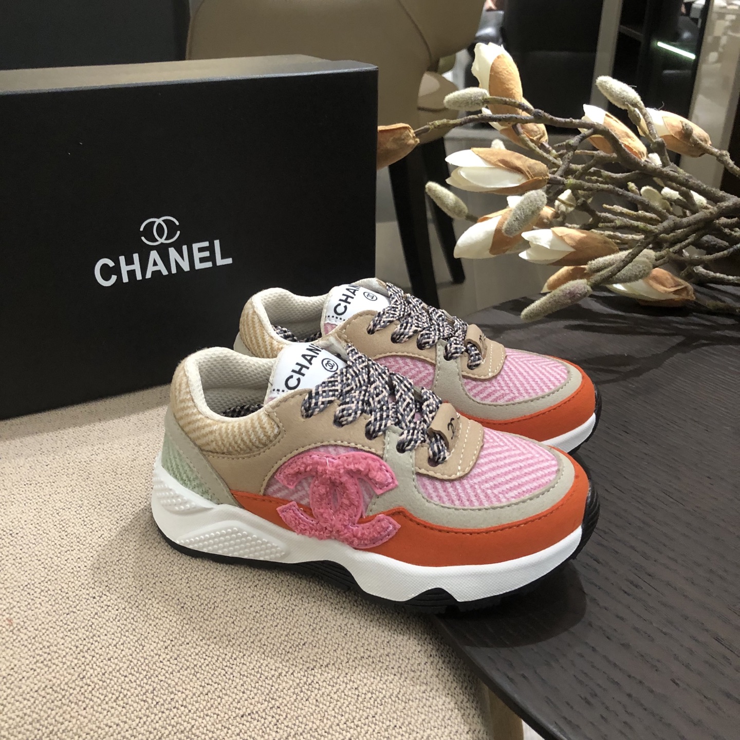 Children's shoes child